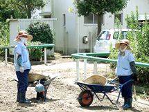 Cleaning of horse paths